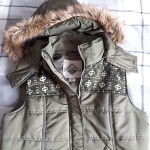 Beaver Canoe Roots Puffer Vest